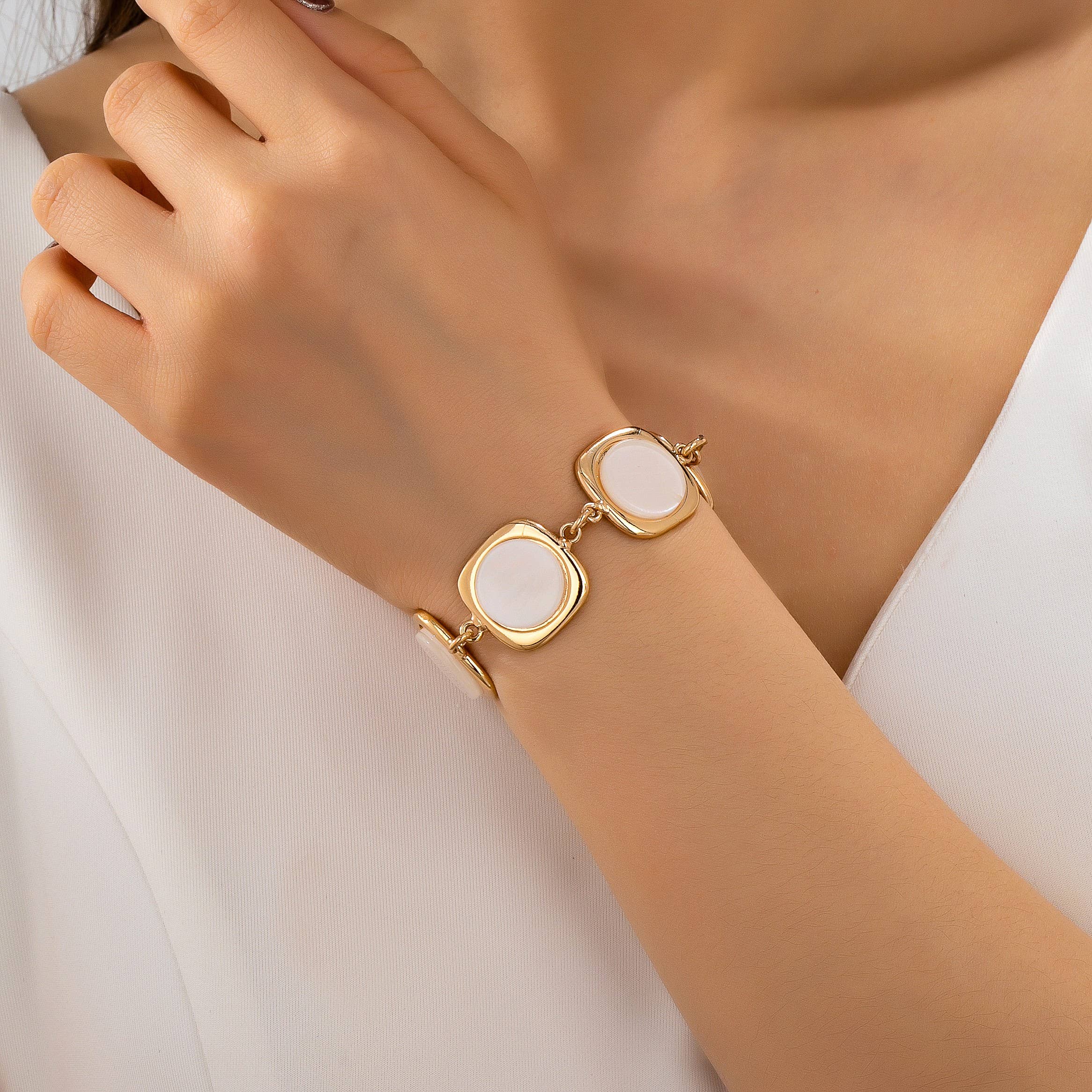 JOSSLYN by wall to wall - White Pearly Inlay Square Link Bracelet | 80B1752