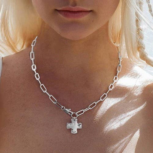 JOSSLYN by wall to wall - NOTABLE HAMMERED CROSS FRONT TOGGLE NECKLACE | 40NK9666