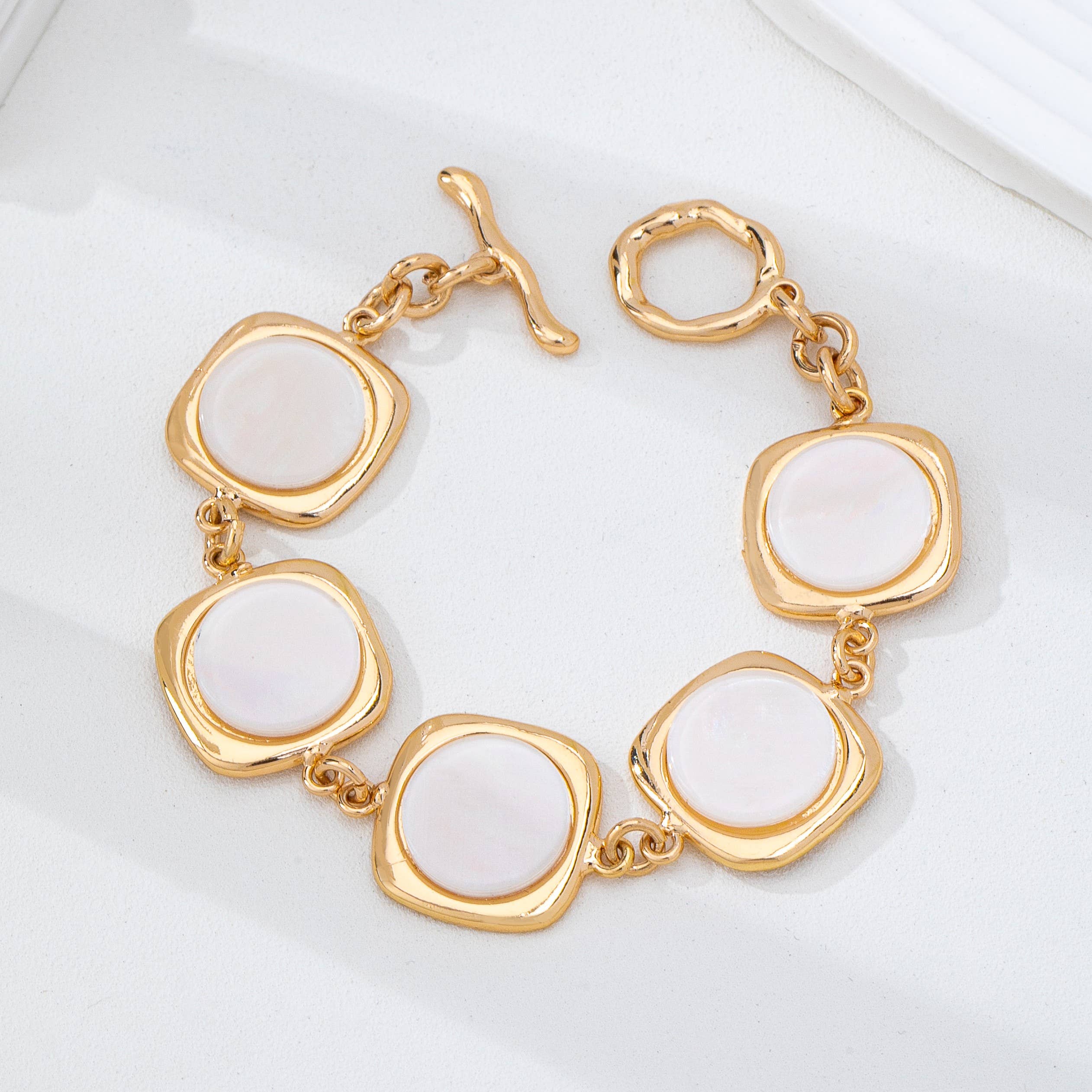 JOSSLYN by wall to wall - White Pearly Inlay Square Link Bracelet | 80B1752