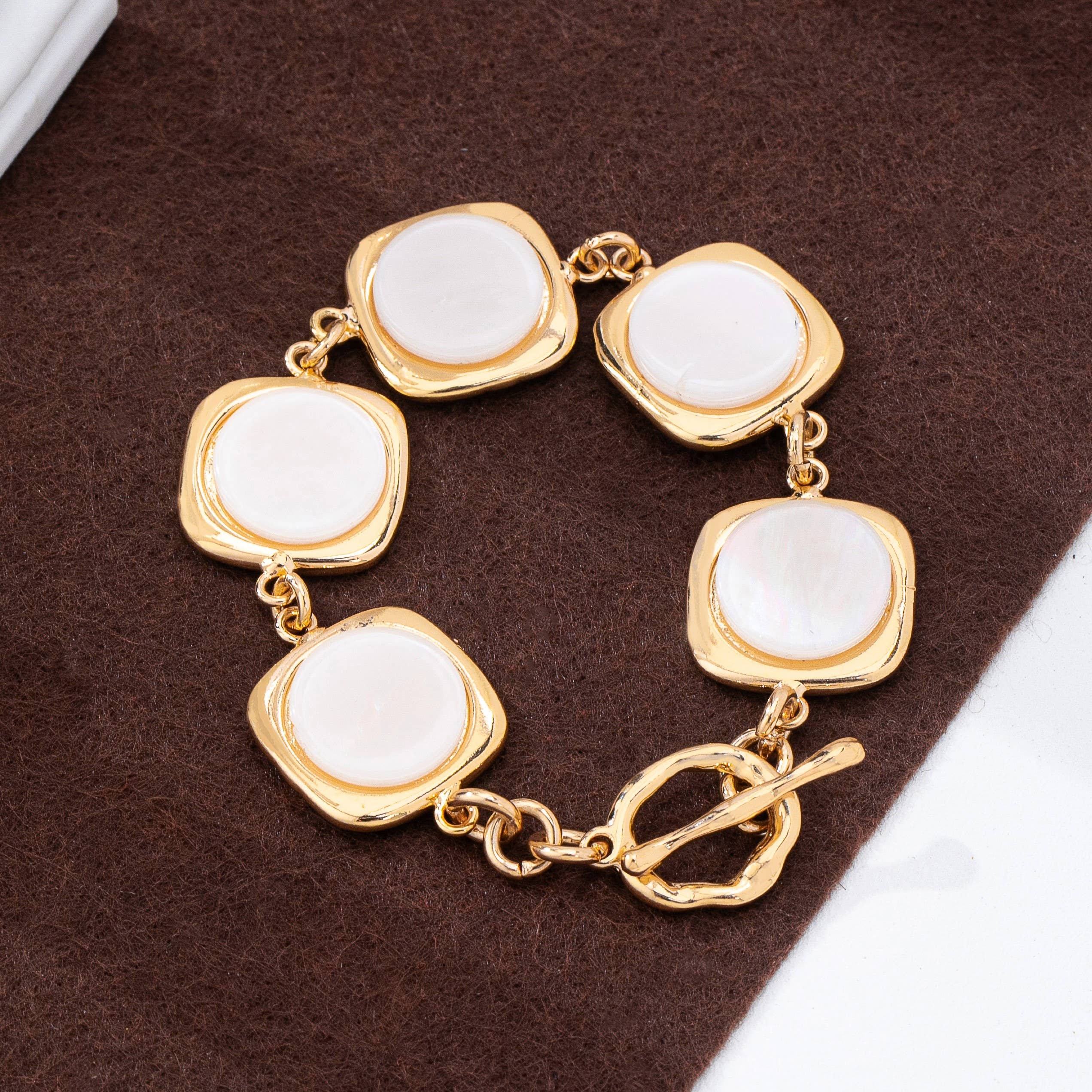 JOSSLYN by wall to wall - White Pearly Inlay Square Link Bracelet | 80B1752